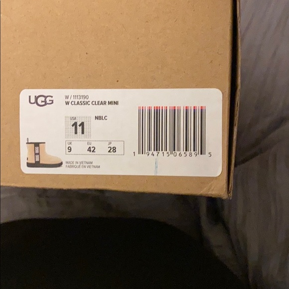 UGG BOOTS - Picture 2 of 5